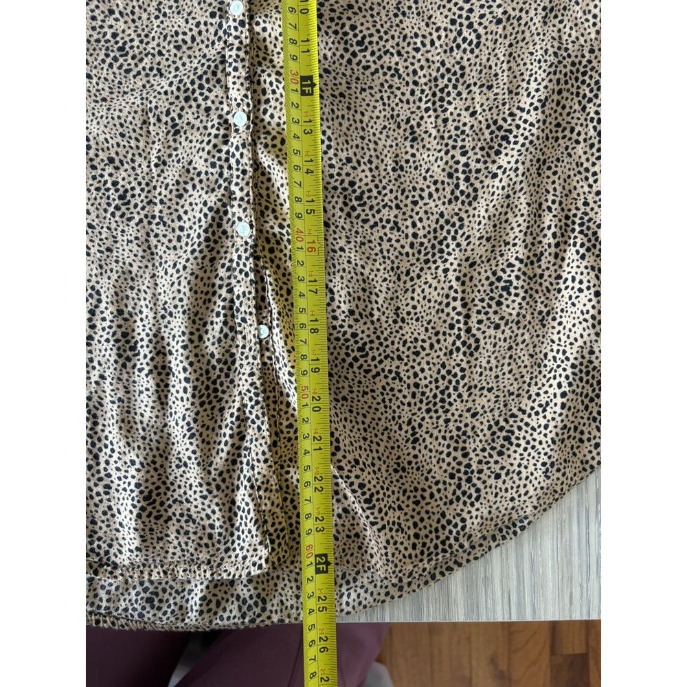 Old Navy Oversized Printed Button-Front Blouse Size L Animal Print Long Sleeve - Picture 9 of 9